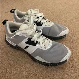 Like New, Nike Mens tennis shoe, size 8